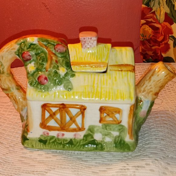 GIRLS YELLOW AND GREEN APPLE AND DUMPLINGS CERAMIC TEA SET - Picture 5 of 12